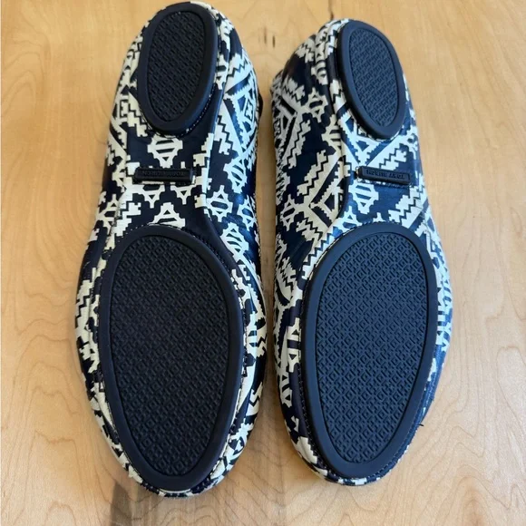 Tory Burch Minnie Flats - Navy and White Geometric - Size 10 - Picture 4 of 4